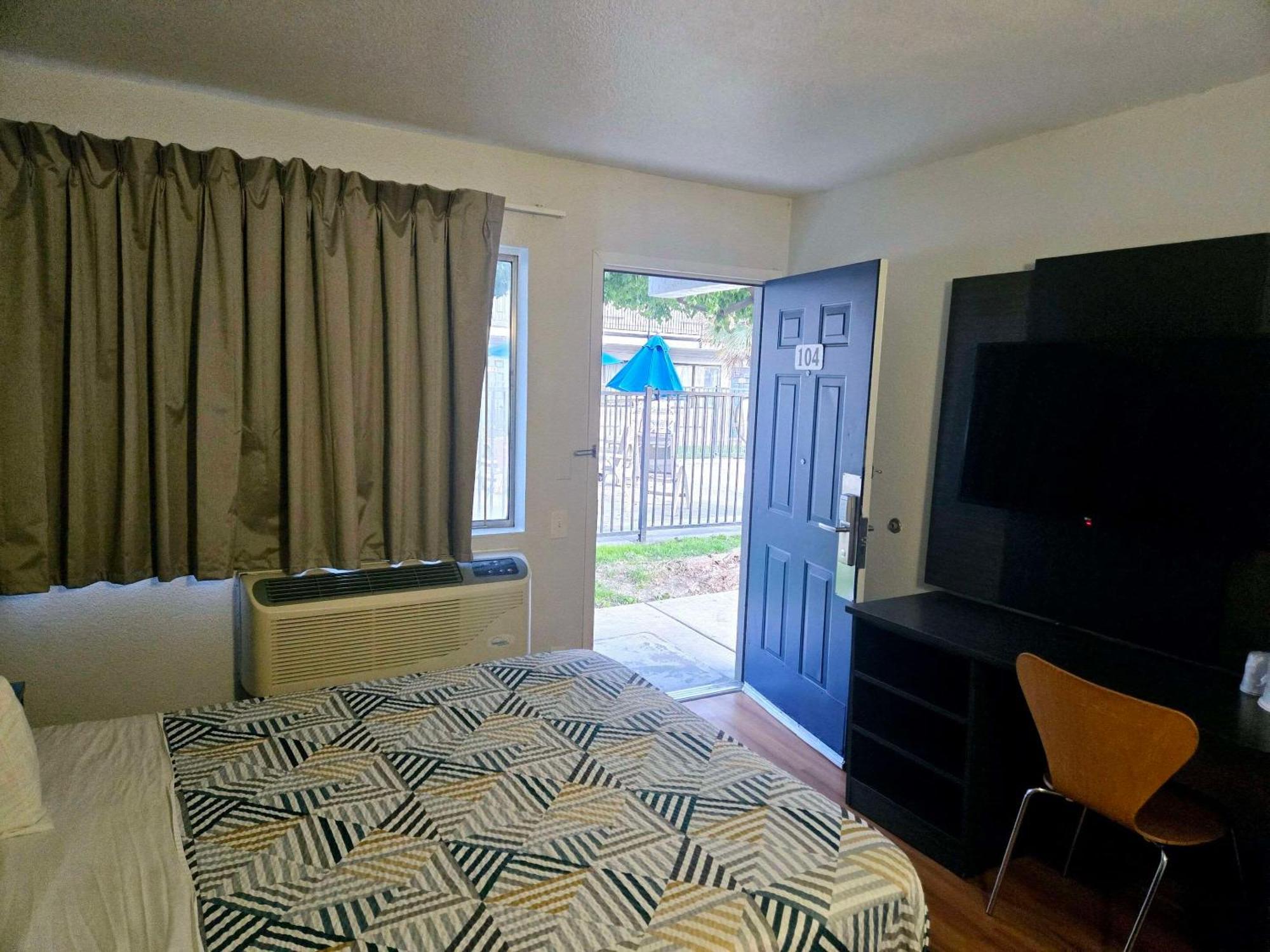 Inn Park By Radisson, Tracy