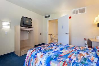 Park By Radisson, 2* Tracy