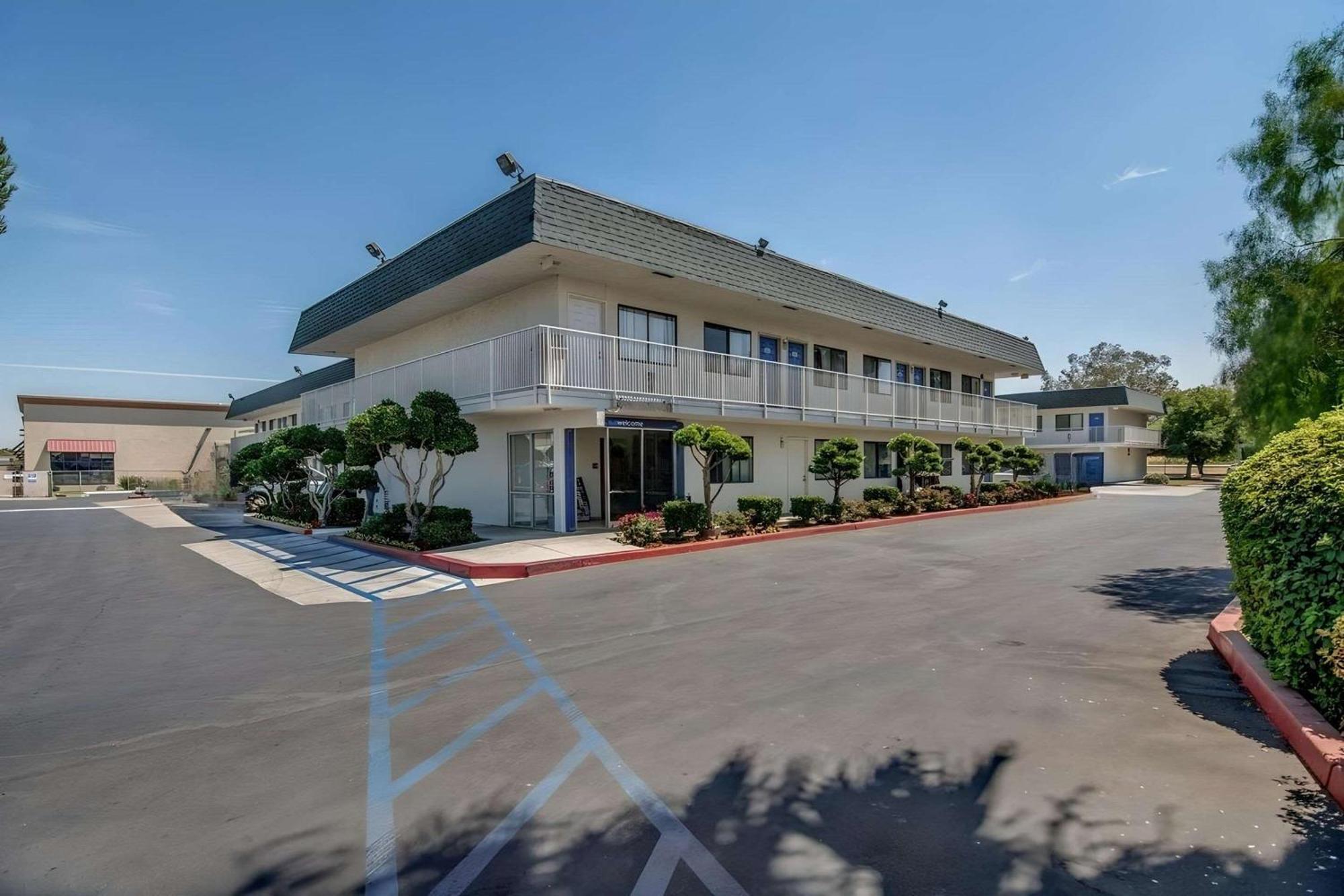 Park By Radisson, Tracy